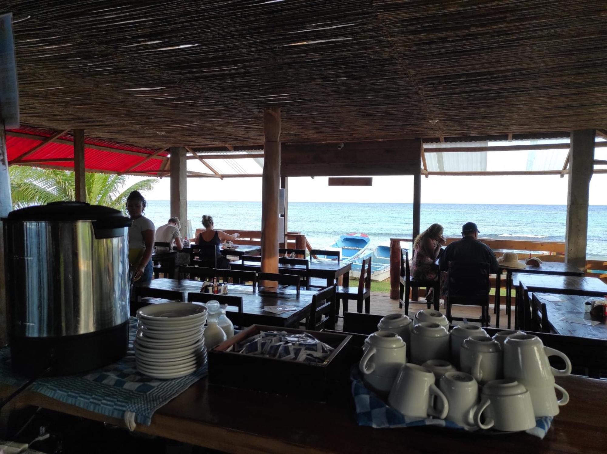 Paraiso Beach Hotel Brig Bay المظهر الخارجي الصورة