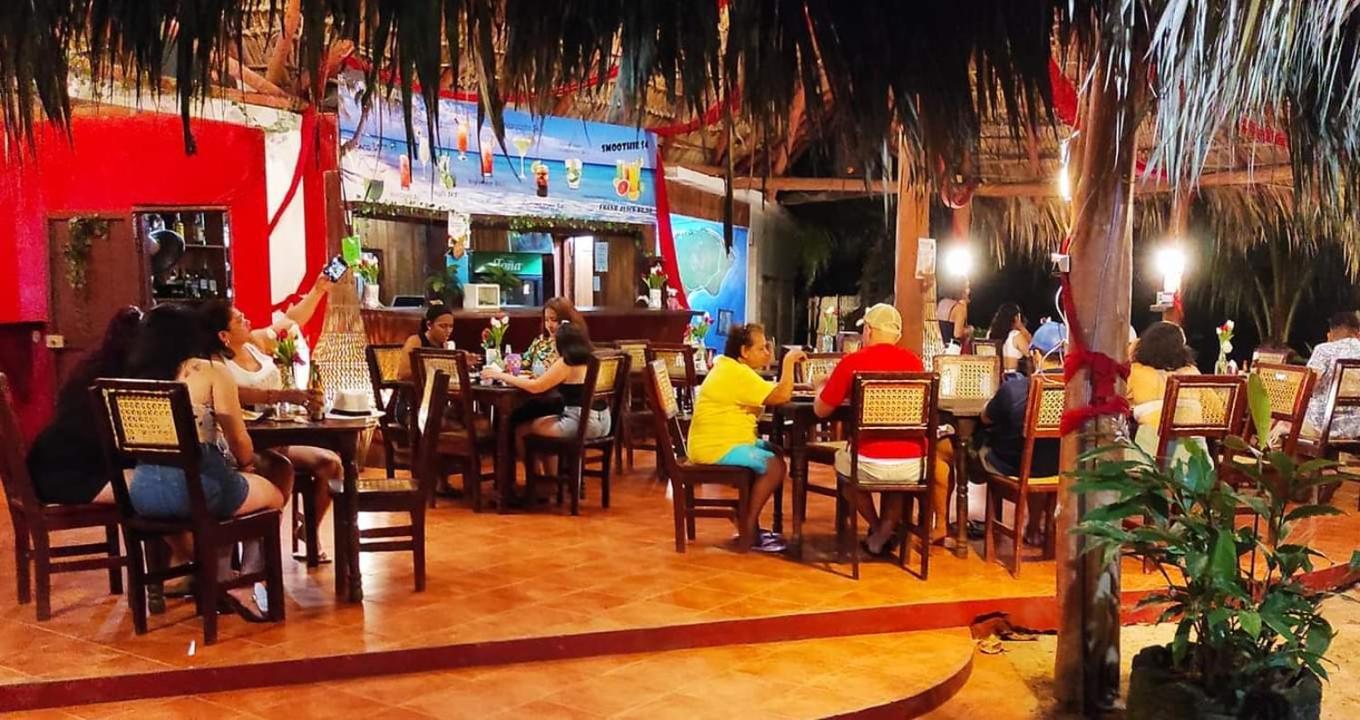 Paraiso Beach Hotel Brig Bay المظهر الخارجي الصورة