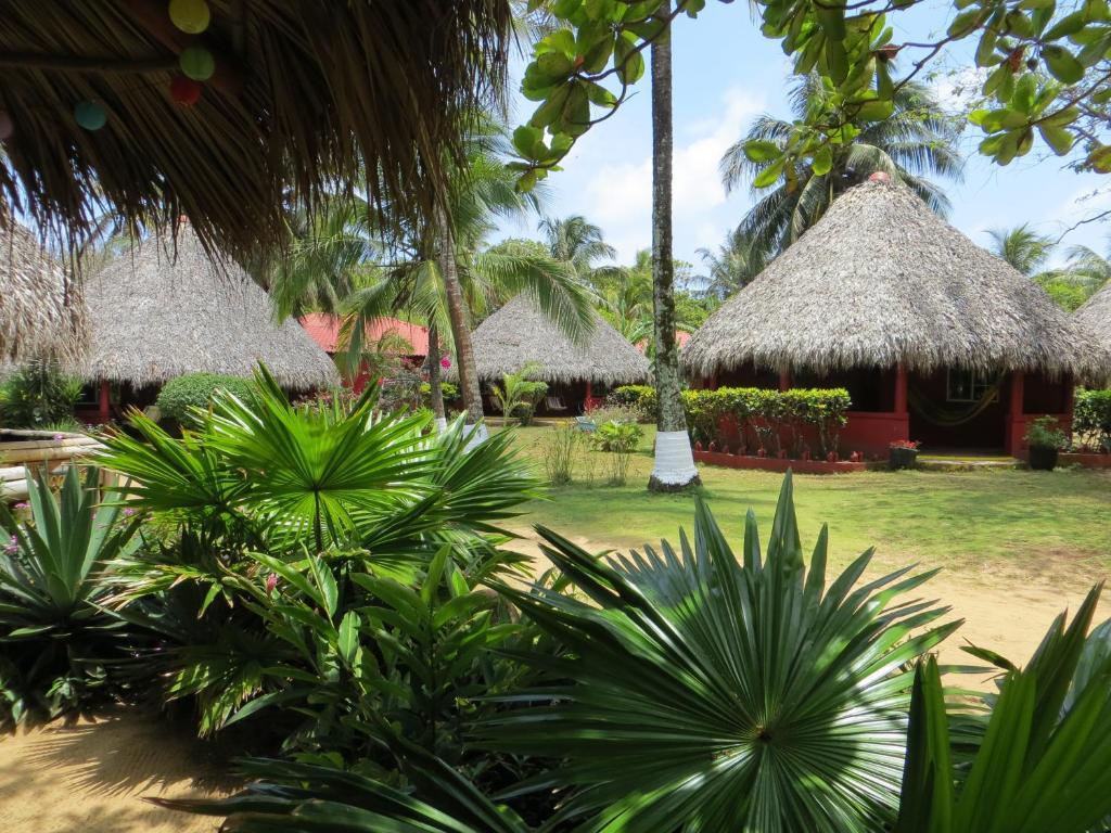 Paraiso Beach Hotel Brig Bay المظهر الخارجي الصورة