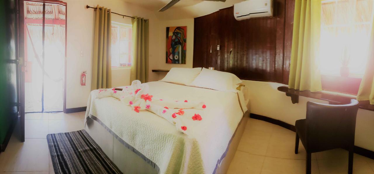 Paraiso Beach Hotel Brig Bay المظهر الخارجي الصورة