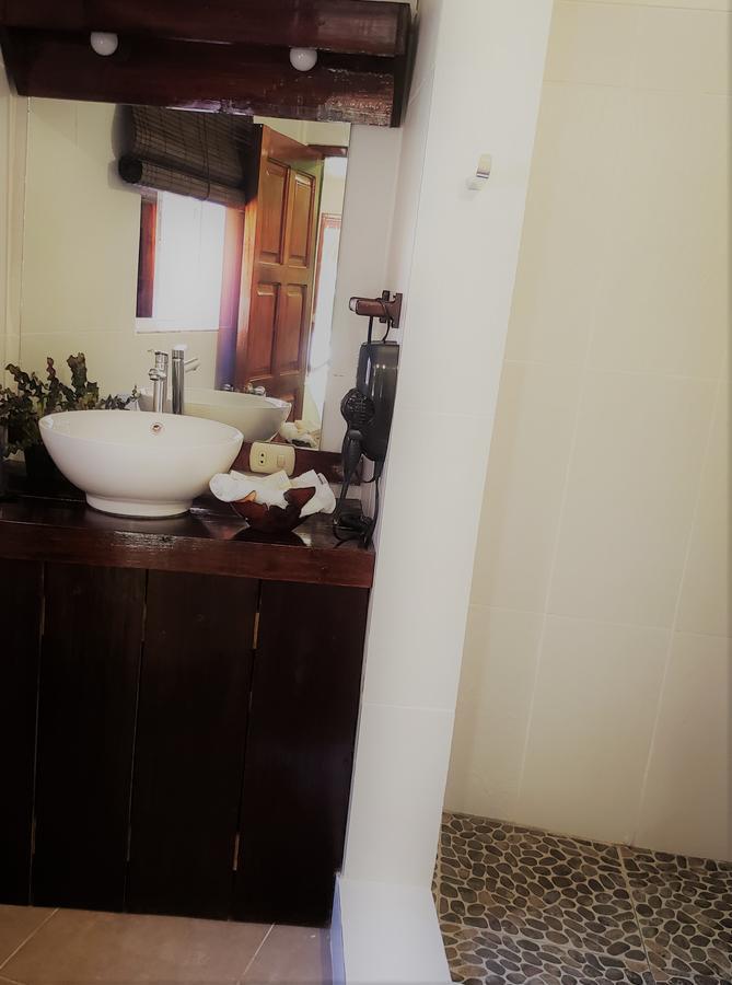 Paraiso Beach Hotel Brig Bay المظهر الخارجي الصورة