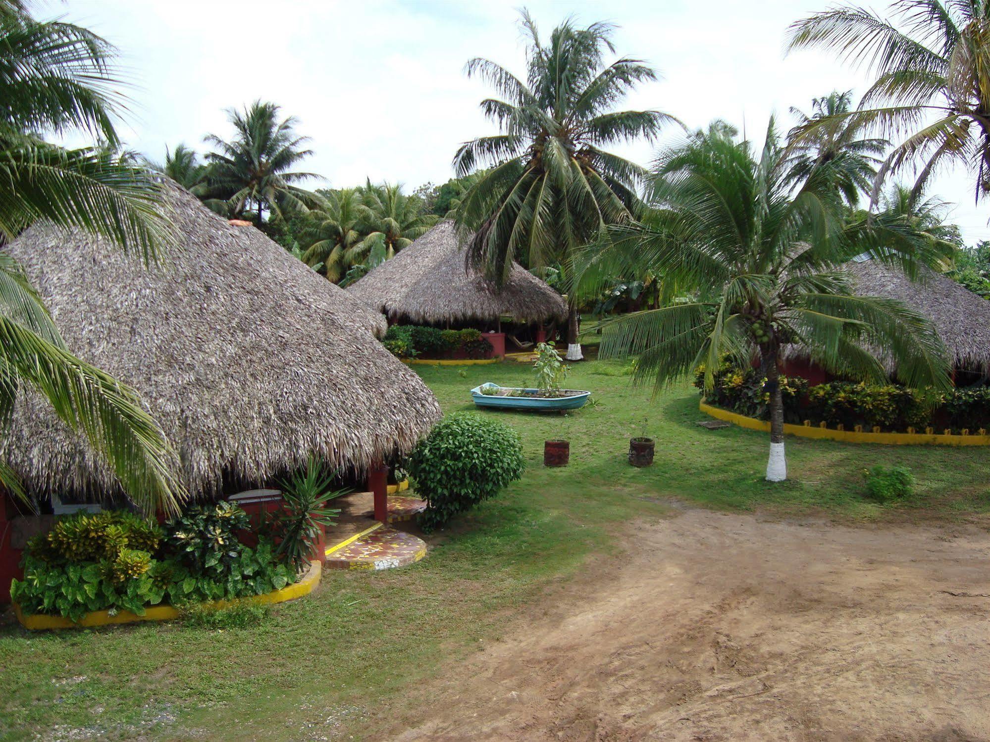 Paraiso Beach Hotel Brig Bay المظهر الخارجي الصورة