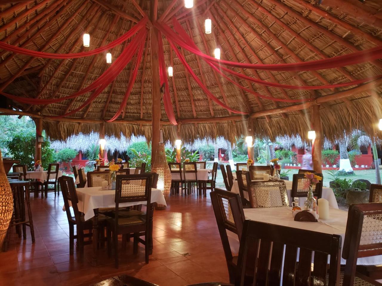 Paraiso Beach Hotel Brig Bay المظهر الخارجي الصورة
