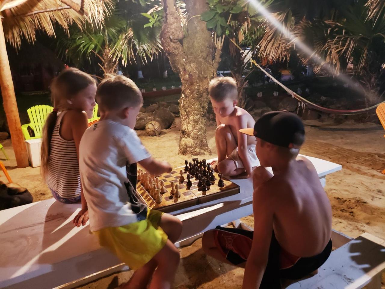 Paraiso Beach Hotel Brig Bay المظهر الخارجي الصورة