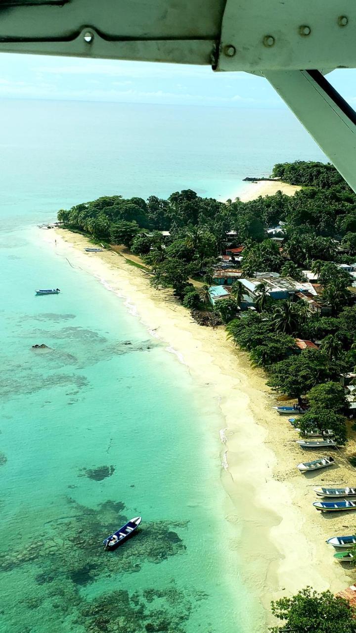 Paraiso Beach Hotel Brig Bay المظهر الخارجي الصورة