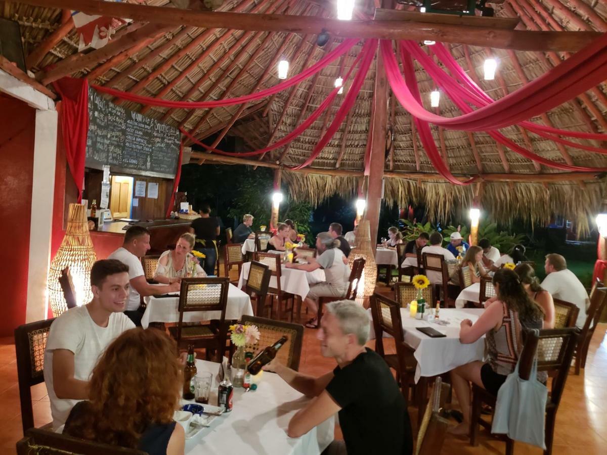 Paraiso Beach Hotel Brig Bay المظهر الخارجي الصورة