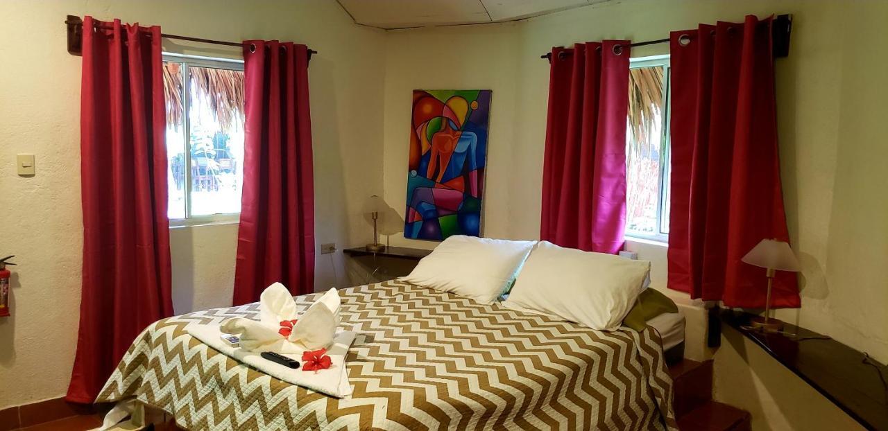 Paraiso Beach Hotel Brig Bay المظهر الخارجي الصورة